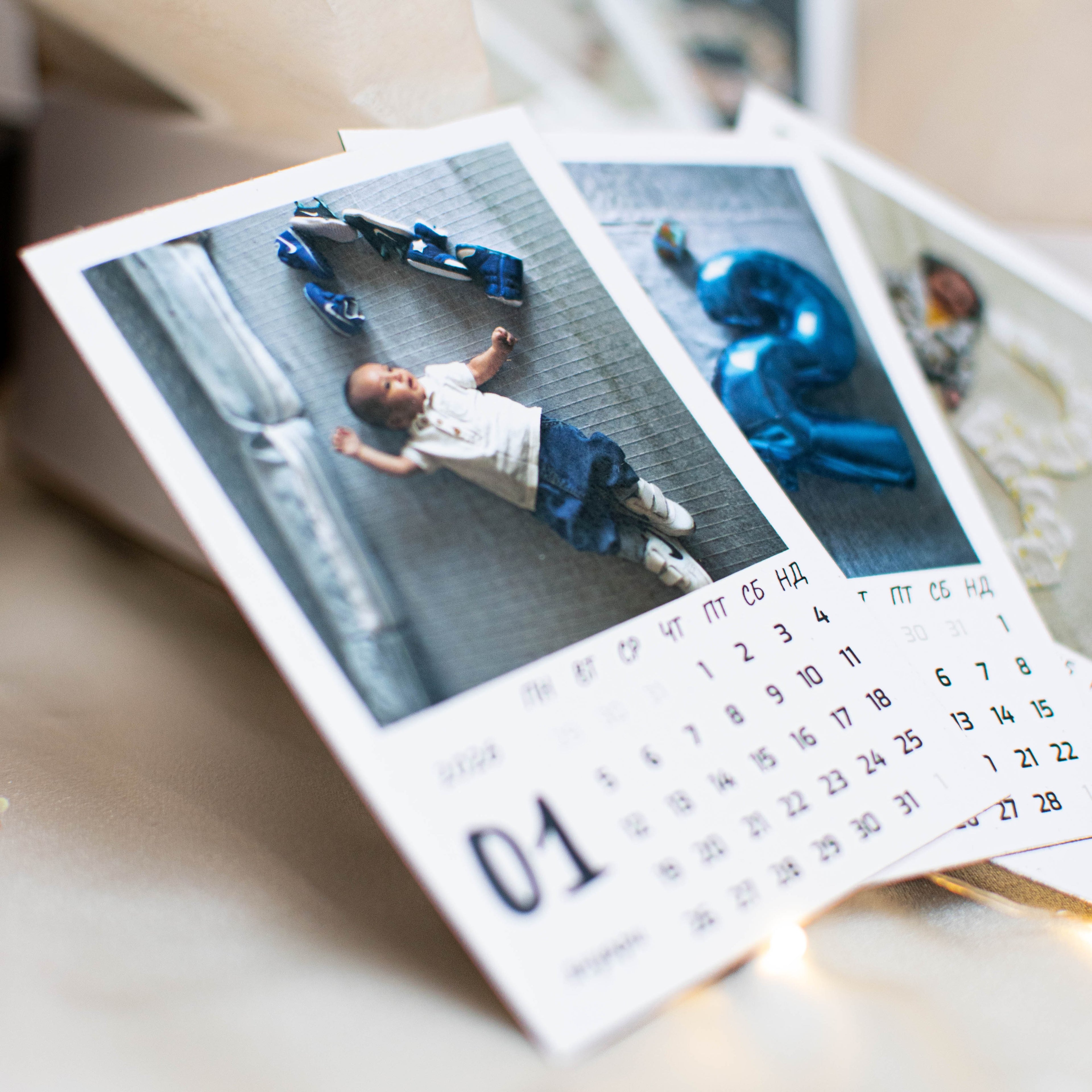 Бебешки магнитен фото календар с 12 снимки за 2026 г.